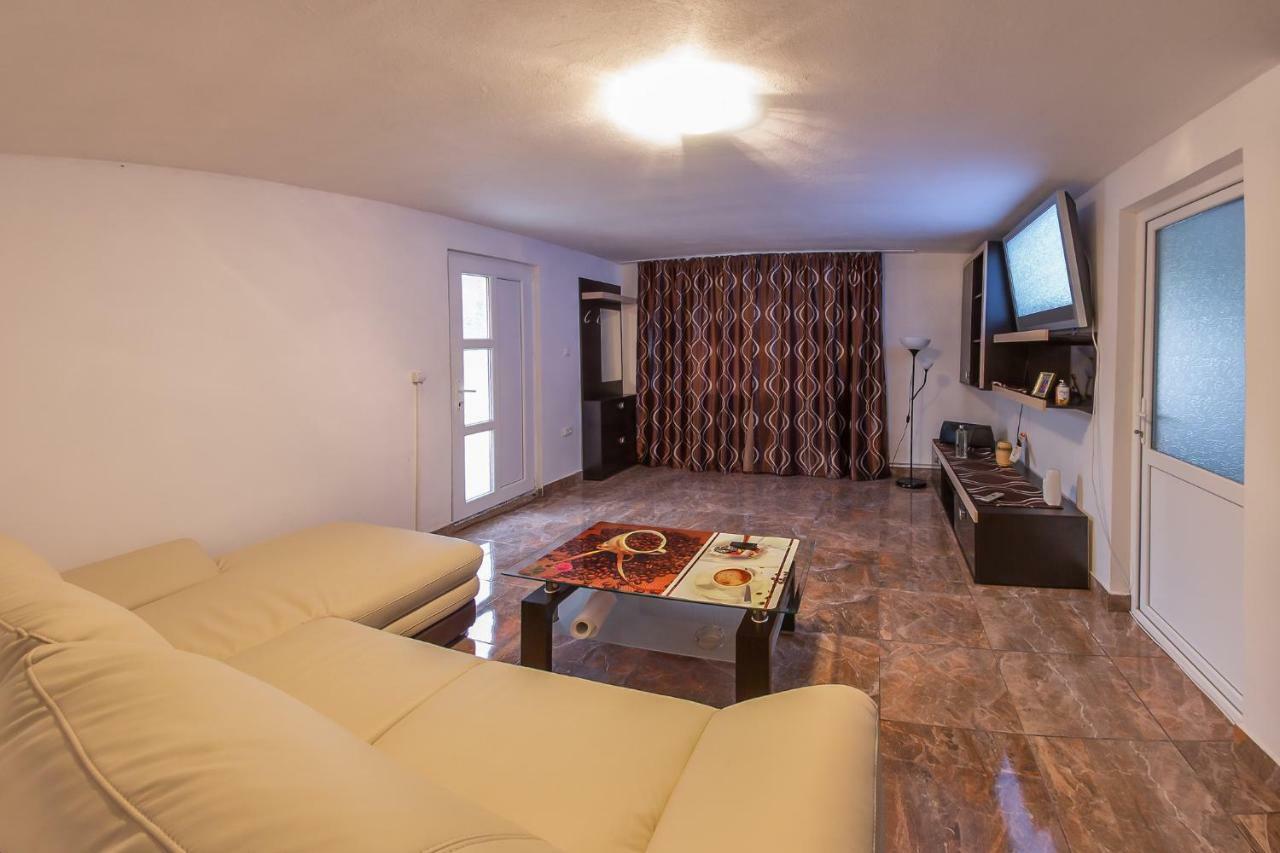 Casa De Vacanta Jeny Novaci-Străini Kültér fotó