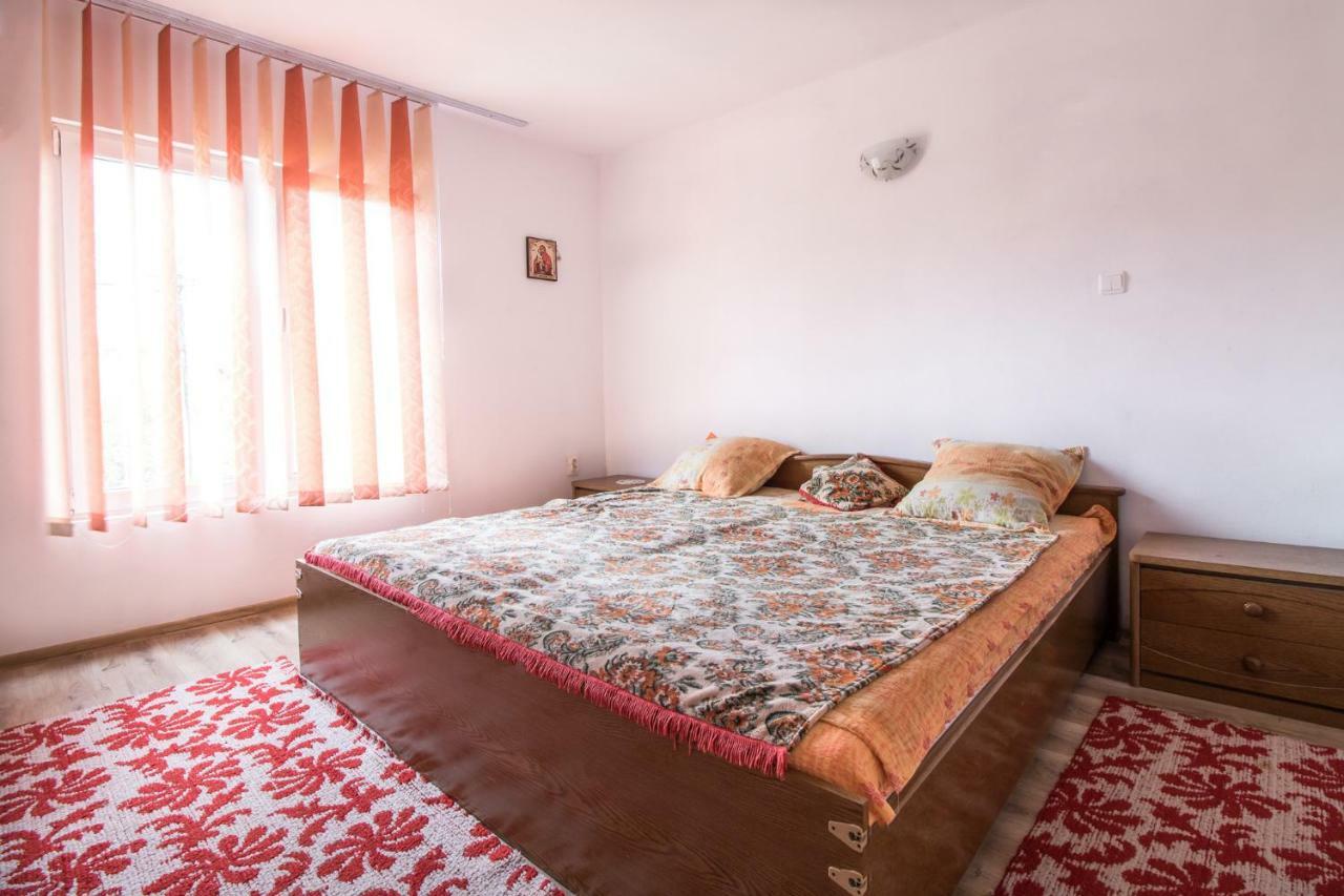 Casa De Vacanta Jeny Novaci-Străini Kültér fotó