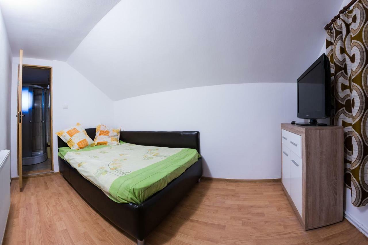 Casa De Vacanta Jeny Novaci-Străini Kültér fotó