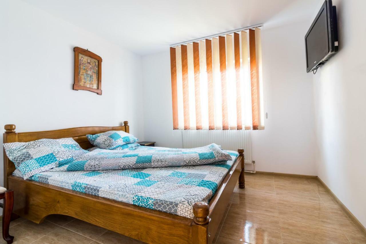 Casa De Vacanta Jeny Novaci-Străini Kültér fotó