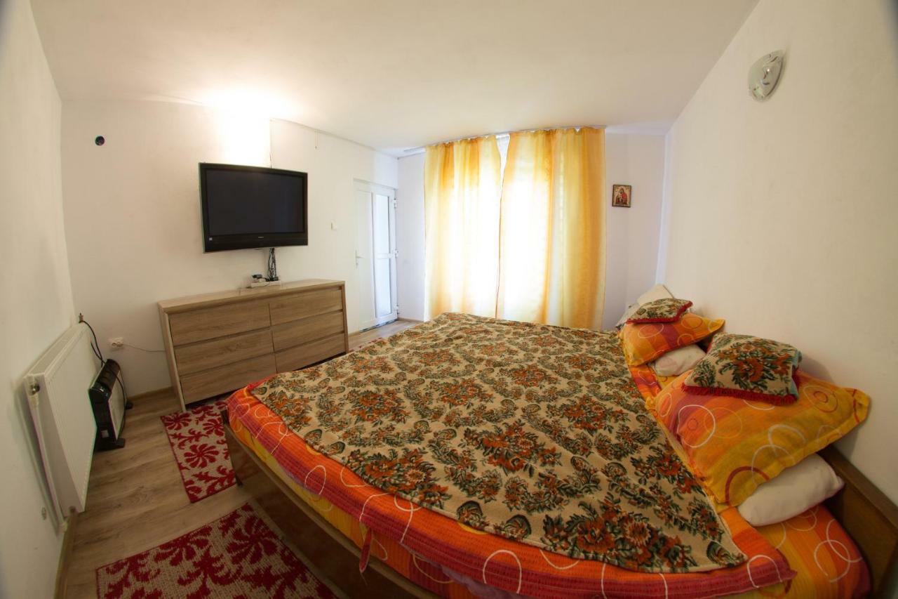 Casa De Vacanta Jeny Novaci-Străini Kültér fotó
