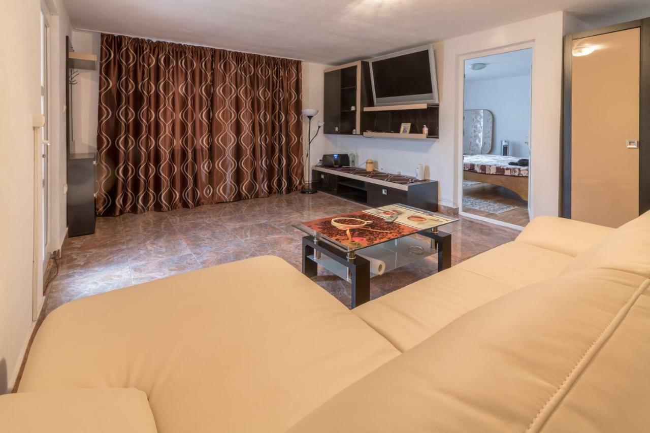 Casa De Vacanta Jeny Novaci-Străini Kültér fotó