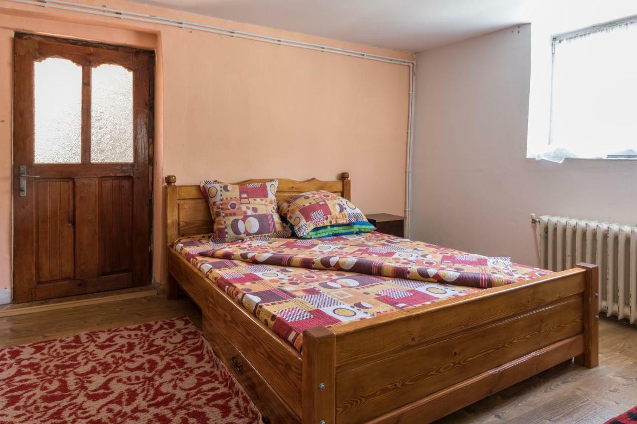 Casa De Vacanta Jeny Novaci-Străini Kültér fotó