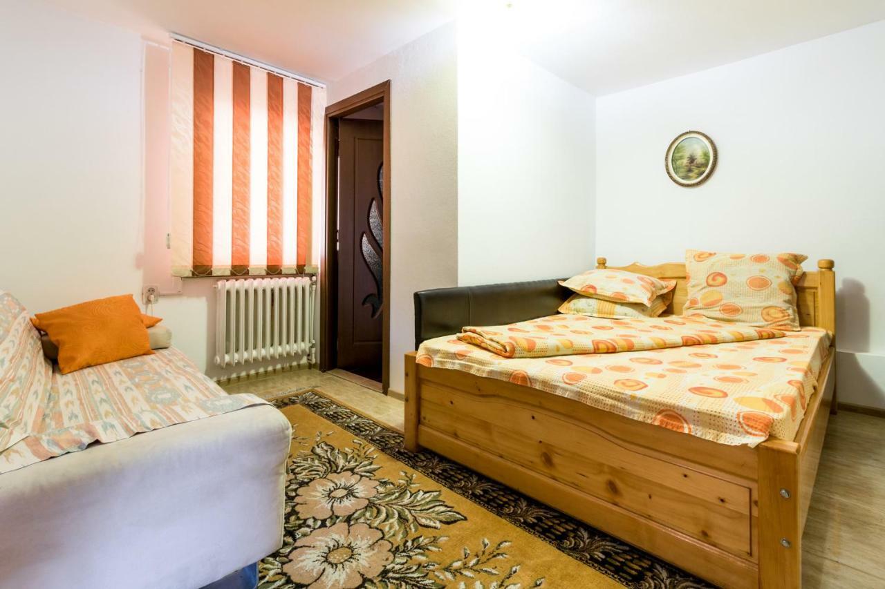 Casa De Vacanta Jeny Novaci-Străini Kültér fotó