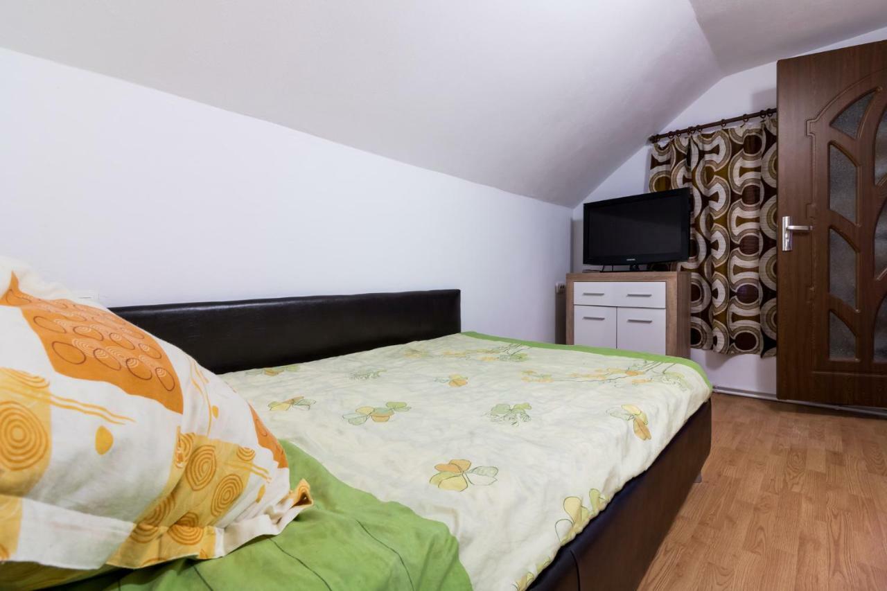 Casa De Vacanta Jeny Novaci-Străini Kültér fotó