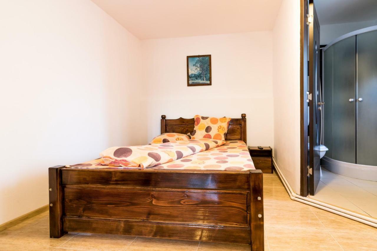 Casa De Vacanta Jeny Novaci-Străini Kültér fotó