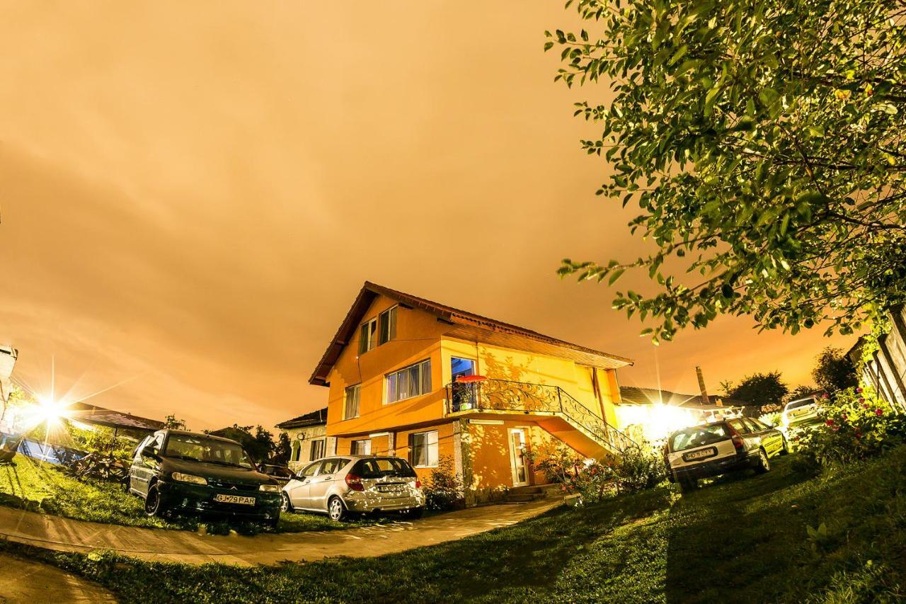 Casa De Vacanta Jeny Novaci-Străini Kültér fotó