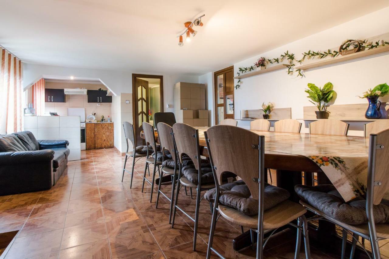 Casa De Vacanta Jeny Novaci-Străini Kültér fotó