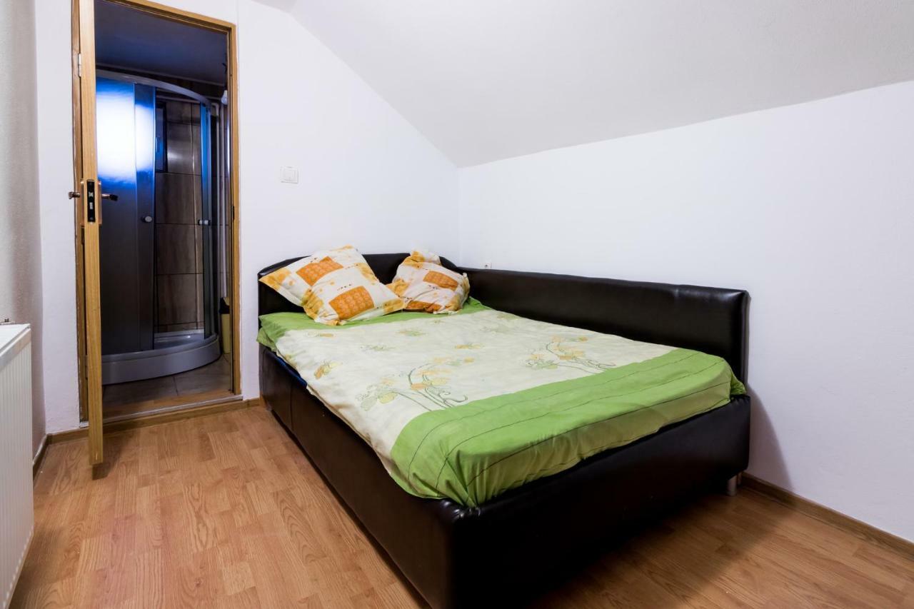 Casa De Vacanta Jeny Novaci-Străini Kültér fotó